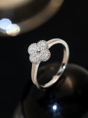 Van Cleef & Arpels silver ring